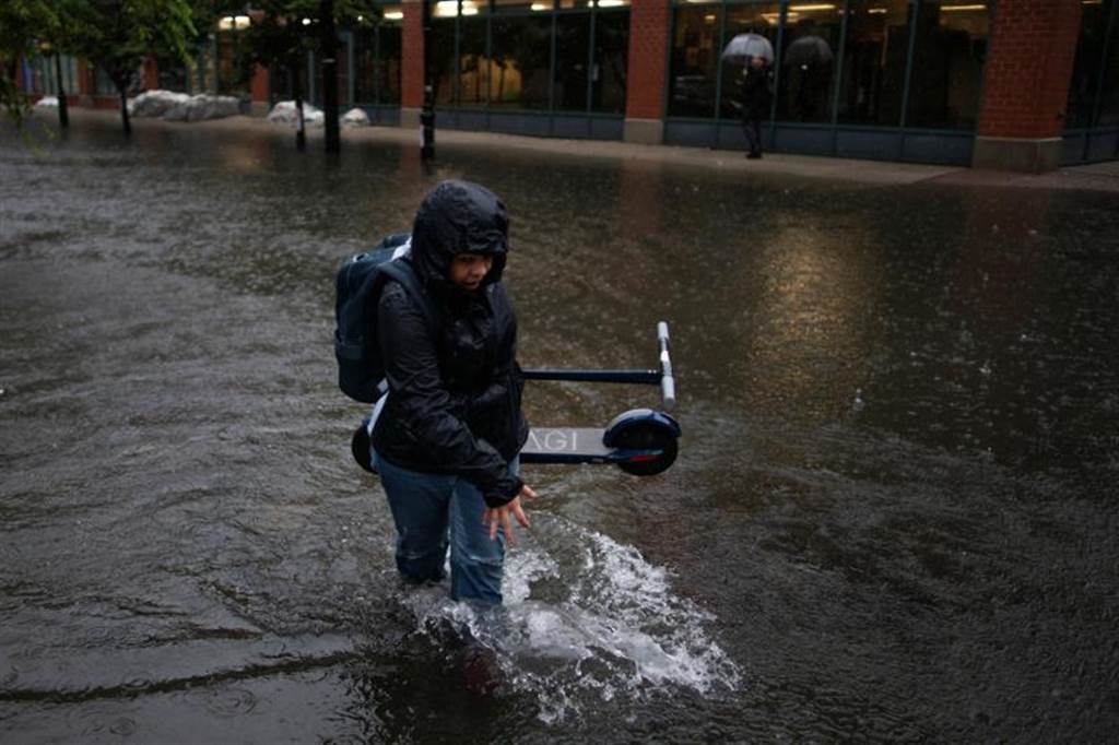 纽泽西州重要交通枢纽荷波肯也在艾尔莎影响下淹水。（图／路透社）(photo:ChinaTimes)