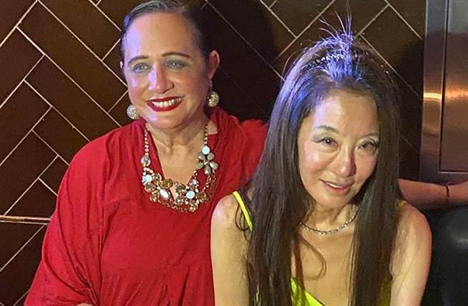 Donna Karan分享与Vera Wang的合照，意外曝光Vera Wang冻龄照全靠修图。（图／donnakaranthewoman IG）