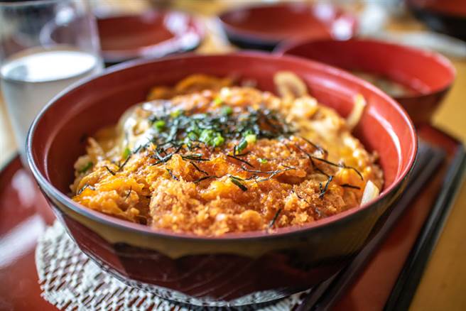 日前有眼尖網友在菜單上發現一道名為「老媽」的料理，讓他十分困惑。（示意圖／達志影像）