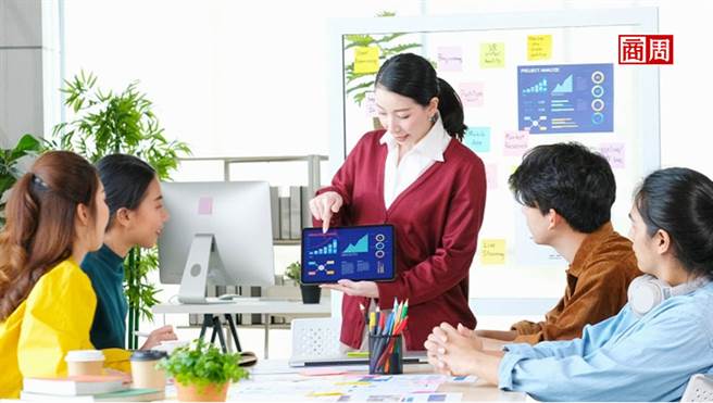 「商周百大顾问团不断电直播」，每天用45分钟阐述一个营运观念。(来源．Dreamstime)