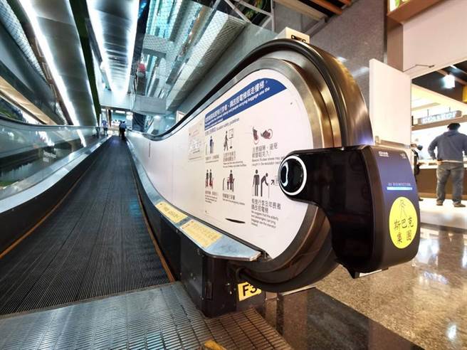 （紫外线杀菌机只要扶手运转时就会启动进行消毒清洁。图／桃园机场公司提供）