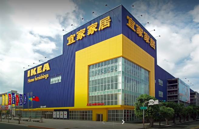 经常有民眾在IKEA店外脱罩饮食遭警方开单。（图／Google Map）