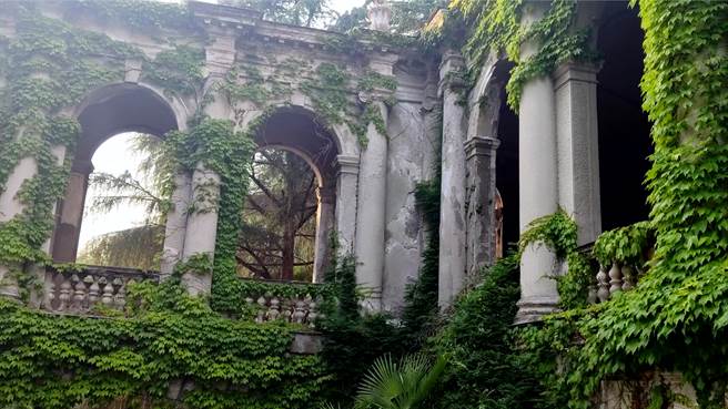 屋主欲出售住25年的房子，日前便决定动手整理后院，没想到意外发现一座18世纪的建筑物。(示意图/达志影像)