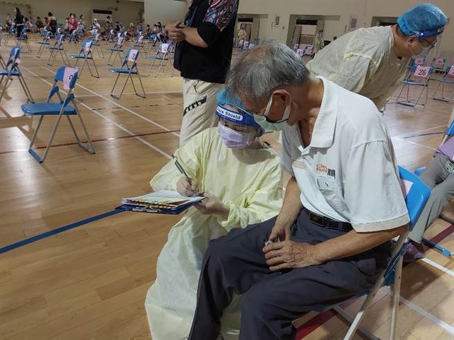 苗栗预约疫苗乱象丛生，有网友抱怨2、300通电话，打到快疯掉。（图／FB_苗栗市卫生所）