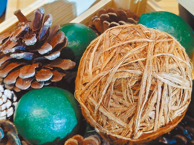 Sony Xperia 1 III搭载了新一代AI超高解析度缩放技术，在2.9x的缩放下仍能看到绳球上的清晰细节。（以Sony Xperia 1 III拍摄画面）