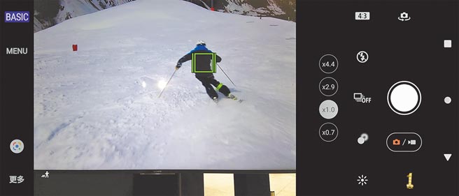 Sony Xperia 1 III强调高速自动对焦、即时物件追踪对焦功能，在拍摄高速移动的物件时只要在萤幕点选高速移动的物件，即能快速进行追焦。（翻摄Sony Xperia 1 III画面）