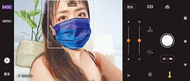 Sony Xperia 1 III搭载了800万像素的前置镜头，可简单调整色彩及曝光等细节。（翻摄Sony Xperia 1 III画面）