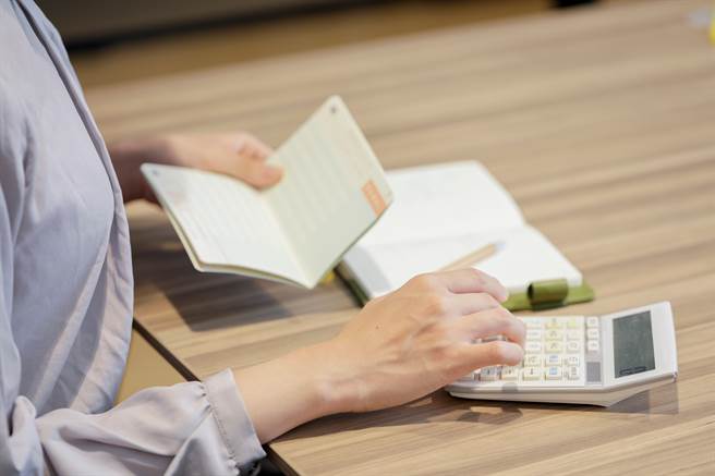 一名月薪3.2万的女网友分享自身存钱方式，3年下来存了60万元，令不少网友佩服其毅力。（图／示意图，达志影像）