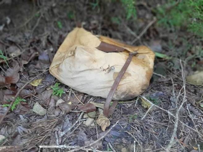 玉井果园失踪11天，退休教授的随身包在失踪5天后被发现。(读者提供/刘秀芬台南传真)