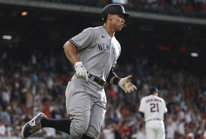 洋基队贾吉在太空人主场轰出阳春炮。（路透）