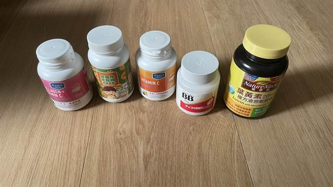不少人会忘记服用保健营养品，因此一口气将其全部吞下，营养师高敏敏表示，每个保健食品都有最佳的服用时间。（图／记者杨雅婷摄影）