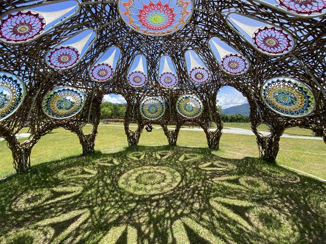 松绑前最后一个周末假期，台东景点未见游客潮，景点仅出现少数当地民眾及摄影爱好者。（蔡旻妤摄）