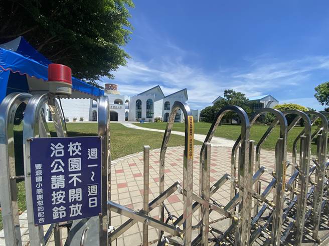 台东县府认为疫情仍在三级警戒，因此决定不开放校园。（蔡旻妤摄）