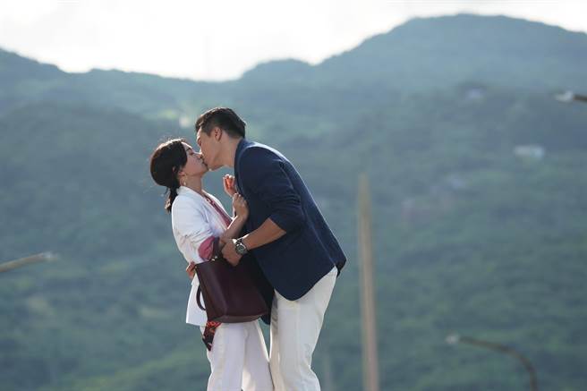 張睿家、嚴正嵐吻戲不斷。（七十六号原子、myVideo提供）