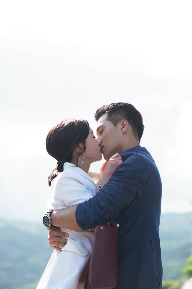 張睿家、嚴正嵐的懸空之吻。（七十六号原子、myVideo提供）