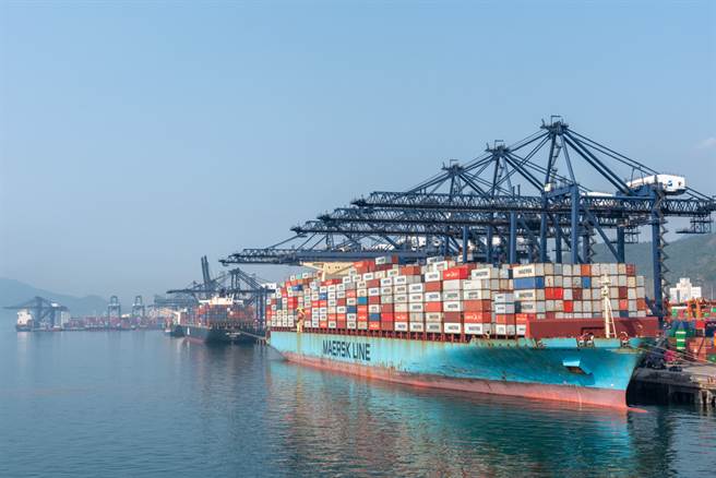 法人指出，拜登打压运价是错误讯息，上周五欧美海运公司股价都涨回来，有利于本周台股货柜航运股价表现。（示意图/达志影像/shutterstock）