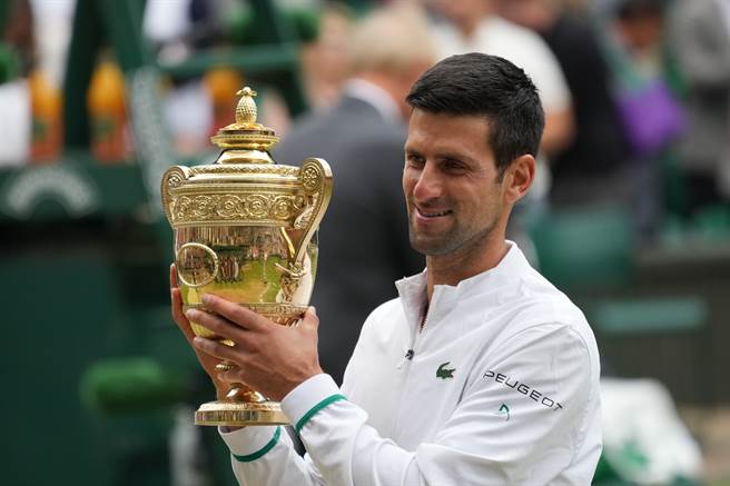 乔柯维奇完成温布顿3连霸。（美联社）