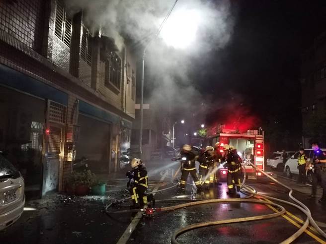 苗栗出租公寓恶火(翻摄苗栗县政府消防局脸书)