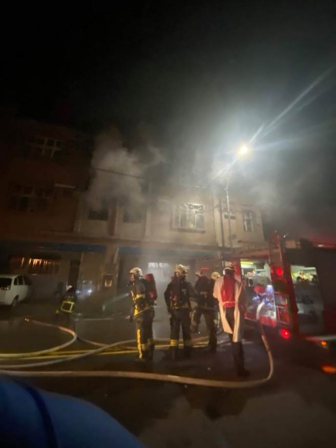 苗栗出租公寓恶火(翻摄苗栗县政府消防局脸书)