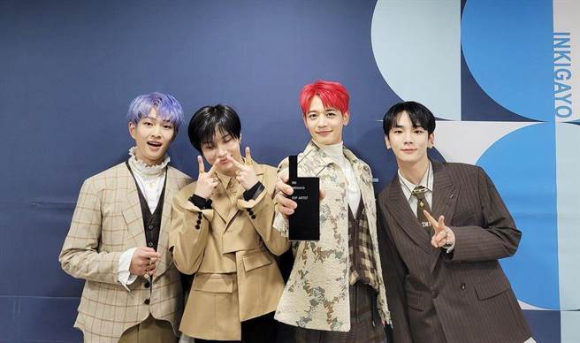 SHINee暌违2年半回归，舞台上依旧游刃有余。（摘自IG）