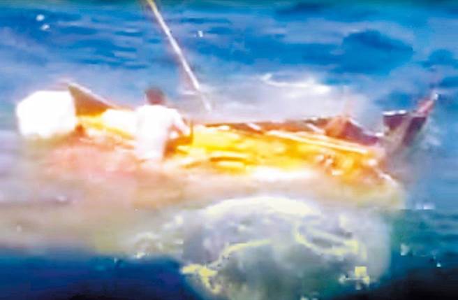 海上残杀4名海盗拍片疯传全球，陆船长判26年延押2个月。(中时资料库)