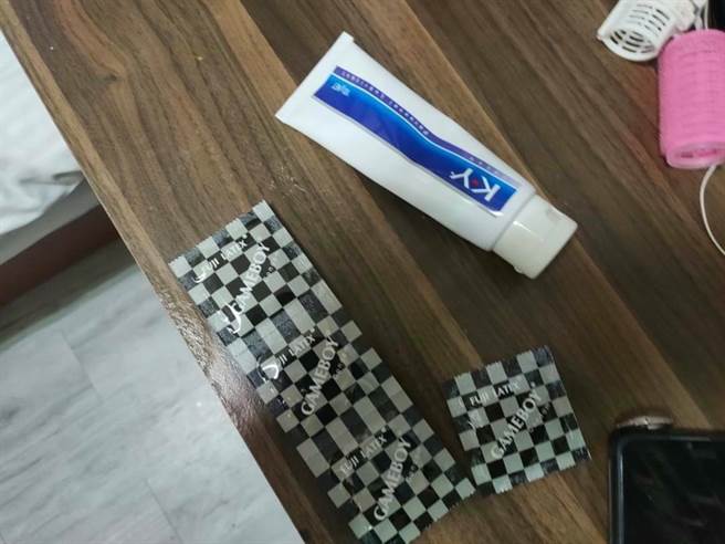 色情业者利用日租套房化身一楼一凤，警趁3泰国妹「连结中」破门当场逮人。(戴志扬翻摄)