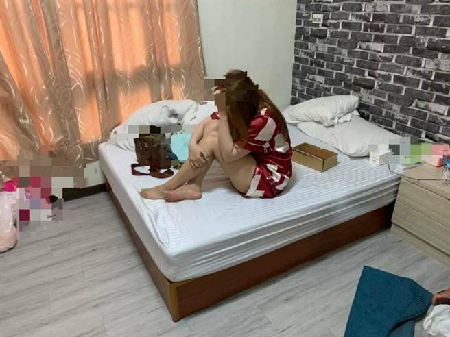 警方在台中市西屯區文華路及逢甲路上日租套房，查獲楊姓色情業者利用日租套房，容留3名泰國籍性工作者女子，從事全套性交易工作。（民眾提供／盧金足台中傳真）