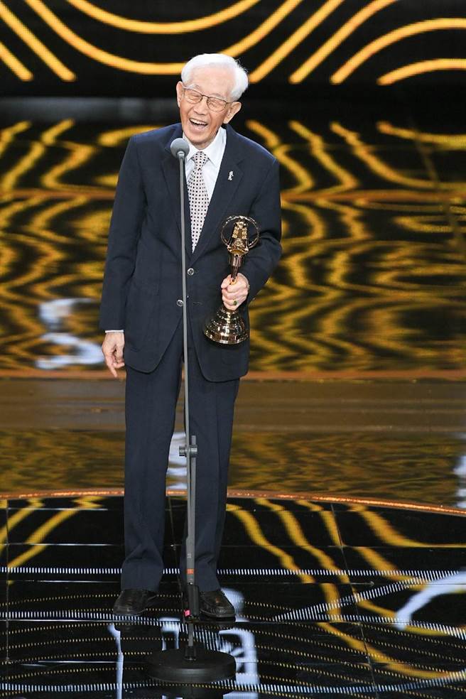 高振鵬3年前獲頒金鐘獎特別貢獻獎。（大愛電視台提供）