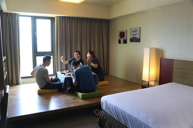 丽宝乐园首创「餐费抵房费」，乐园商店或餐厅消费1500元，可至饭店房间用餐。（丽宝乐园渡假区提供／陈淑娥台中传真）