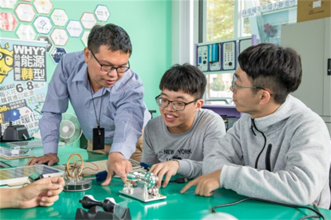 崑山科大8度蝉联中国工程师学会「产学绩优单位」，私立科大第1。（图/崑山科大提供）