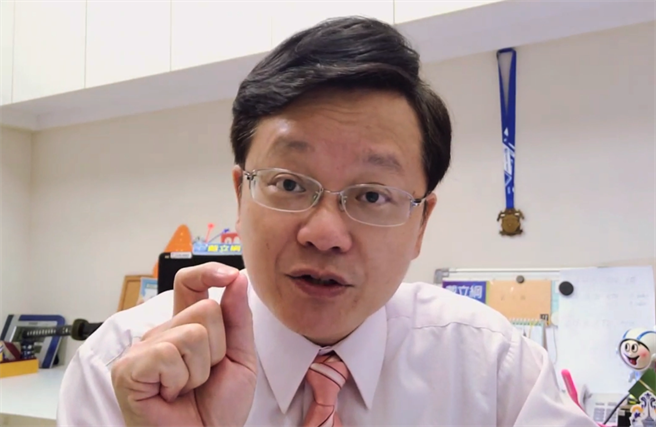 氣象主播戴立綱表示，14、15日以後，太平洋高壓略為減弱，容易發展午後熱對流降雨。(攝影/陳盈臻)