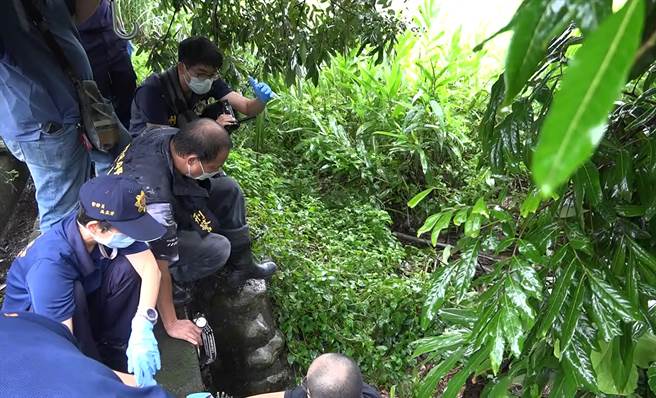 中市大里發生生姚姓女子夥同小王陳男，毒害親夫袁男後再焚屍，台中警方在陳男新竹住處外空地，發現袁男遺體。（民眾提供／黃國峰台中傳真）