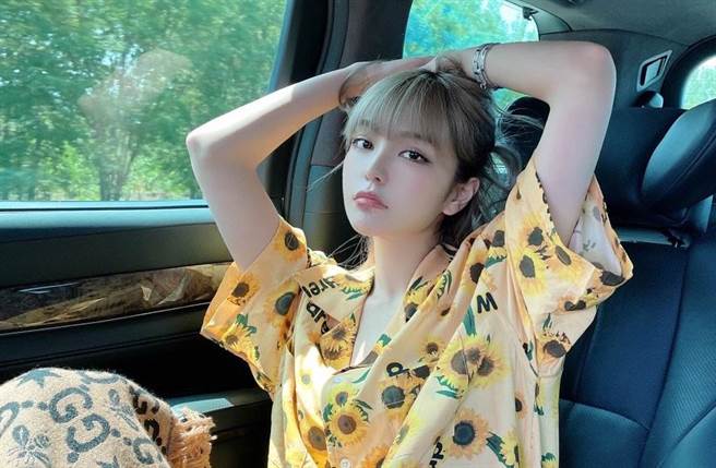 周扬青日前被拍约会富二代，恋情疑似破局。（图／翻摄自微博）