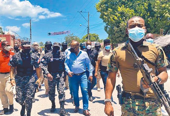 海地總統摩依士遇刺身亡，但包括臨時總理喬塞德（中）在內，有 3人聲稱自己才是該國的合法領導人。（摘自喬塞德Claude Joseph推特）