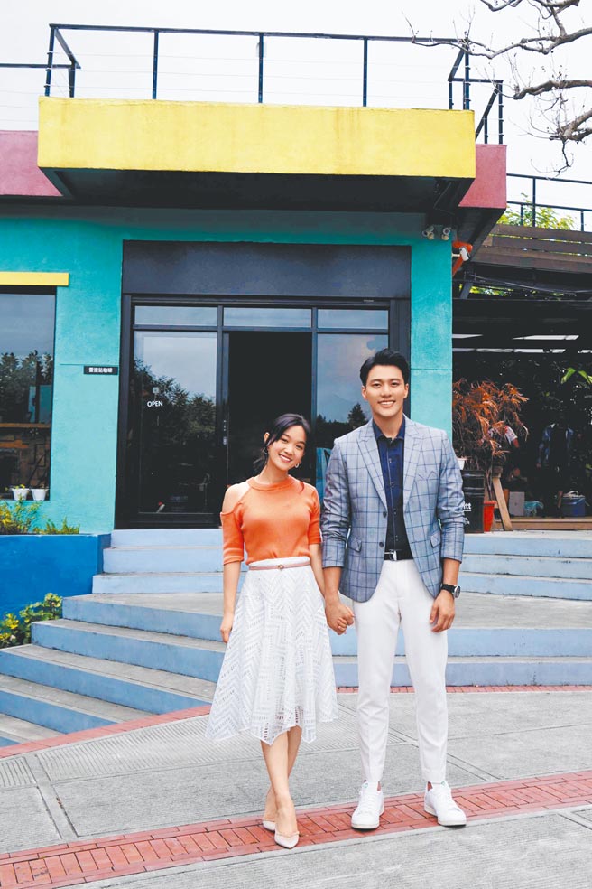 張睿家（右）與嚴正嵐劇中有許多約會橋段。（七十六号原子、myVideo提供）