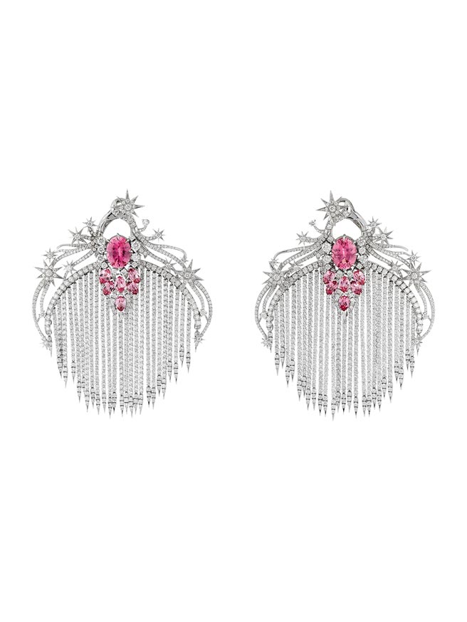 GUCCI粉红色尖晶石白金镶钻耳环。（GUCCI提供）