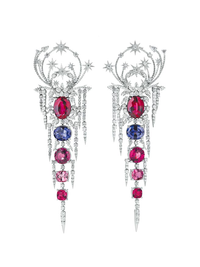 GUCCI淡紫色粉红色尖晶石白金镶钻耳环。（GUCCI提供）