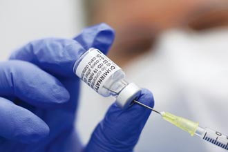 美官方對加強劑看法保留 疫苗股多頭行情 前景不明