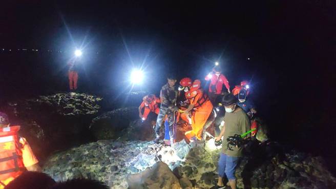 台東1高中生昨晚與友人到三仙台採貝，不幸溺斃。（翻攝畫面）