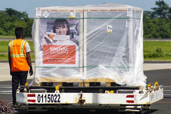 圖為薩爾瓦多採購的科興疫苗，於7日抵達該國。(圖/新華社)