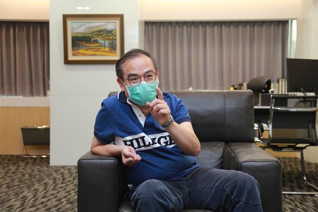 丁学文将与全球快递的合作案称做是「惊喜的发现」，他说台湾很会做东西、卖产品，却不懂得说故事，资本金库要做的就是带领台湾企业说出更动人的故事。(图/光阳提供)