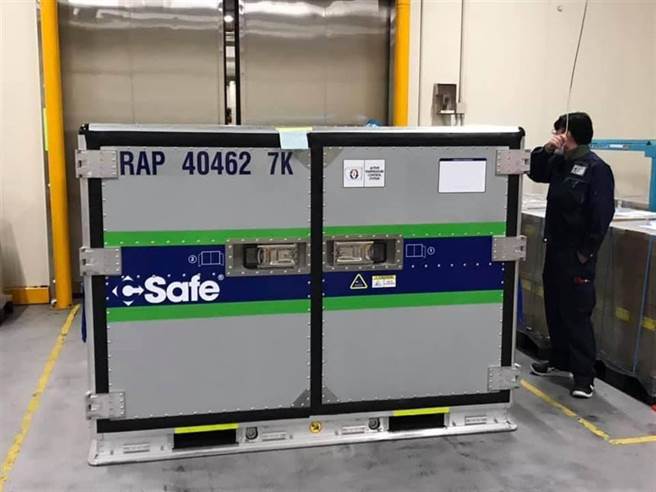 日本将再赠台97万剂AZ疫苗，陈时中感谢日本前后3批疫苗，并透露于7月15日抵台。（图／翻摄自谢长廷脸书）