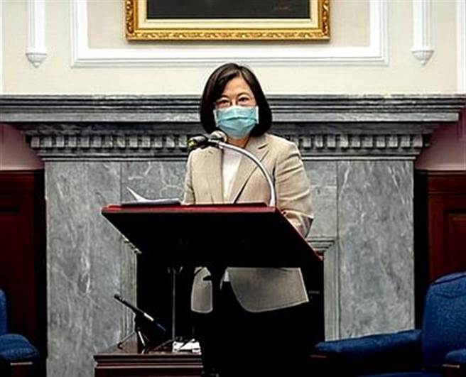 提升疫苗施打率，蔡英文向医界承诺：会给大家协助跟支持。（总统府提供）