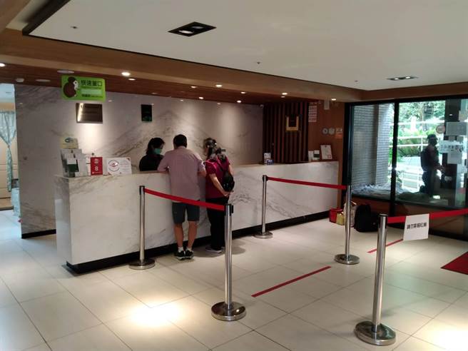 「微解封」第一天，明池山莊及棲蘭山莊已有零星遊客迫不及待入住。（「力麗觀光」提供／胡健森宜蘭傳真）