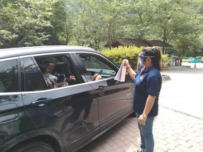 配合中央微解封開放入園的「馬告生態園區」，立即有零星的遊客入園。（「力麗觀光」提供／胡健森宜蘭傳真）