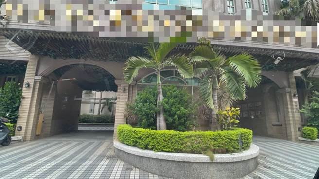 19岁李姓男子因债务纠纷，在桃园中坜1间汽车旅馆遭邱男砍伤，送医后不治。（翻摄照片）