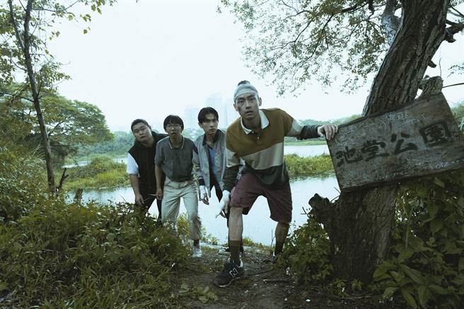 《池塘怪谈》演员林鹤轩、蔡承儒、张绍琛、石知田。（金盏花大影业提供）