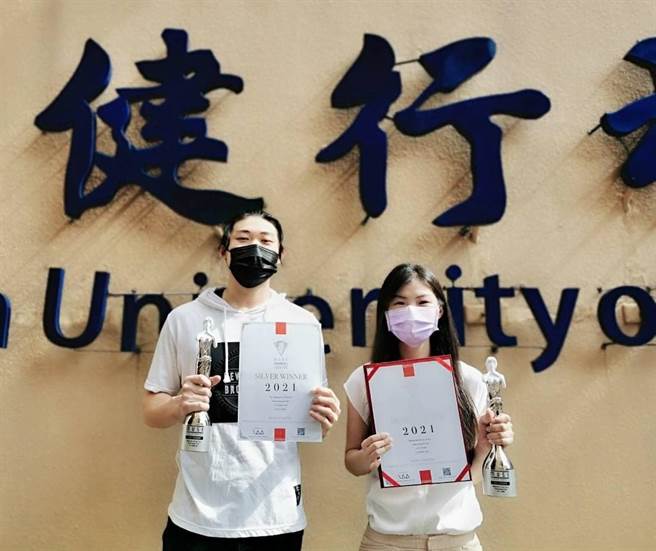 健行科技大学室内设计与管理系毕业生李易蓉、游翔安，以「老松国小表演厅改造」荣获2021美国纽约缪思国际设计奖中空间概念类银奖。（校方提供／吕筱蝉桃园传真）