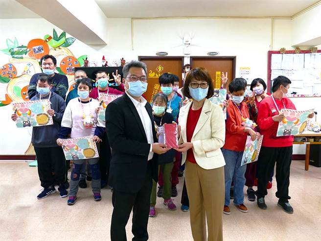 曾丽燕参访乐仁启智中心，在第一线聆听弱势团体的需求与意见。（图片提供/高雄市议会）