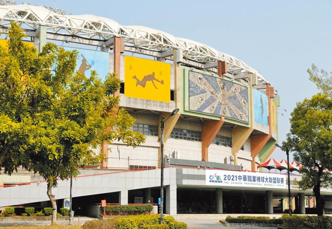 中职復赛，为避免球迷场外徘徊、逗留，澄清湖球场若确定出借，高巿府将加强周边管控，以防群聚。（运发局提供／曹明正高雄传真）